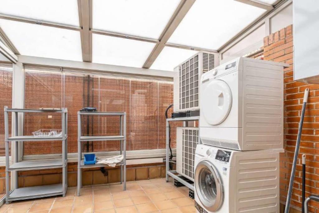 Impresionante Apartamento De 4 Dormitorios 3 Banos Y 2 Plazas De Garaje Madrid Luaran gambar