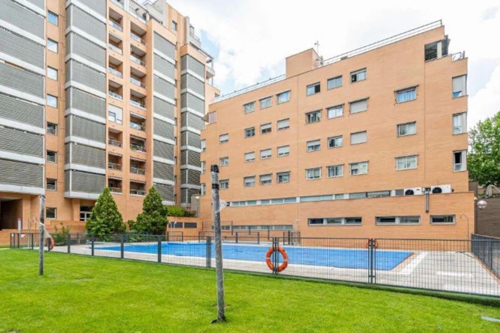 Impresionante Apartamento De 4 Dormitorios 3 Banos Y 2 Plazas De Garaje Madrid Luaran gambar
