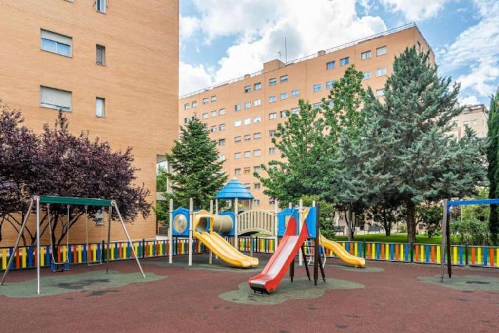 Impresionante Apartamento De 4 Dormitorios 3 Banos Y 2 Plazas De Garaje Madrid Luaran gambar