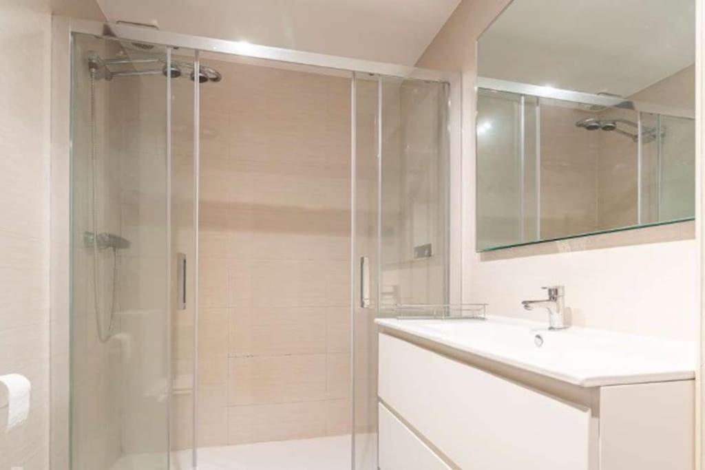 Impresionante Apartamento De 4 Dormitorios 3 Banos Y 2 Plazas De Garaje Madrid Luaran gambar