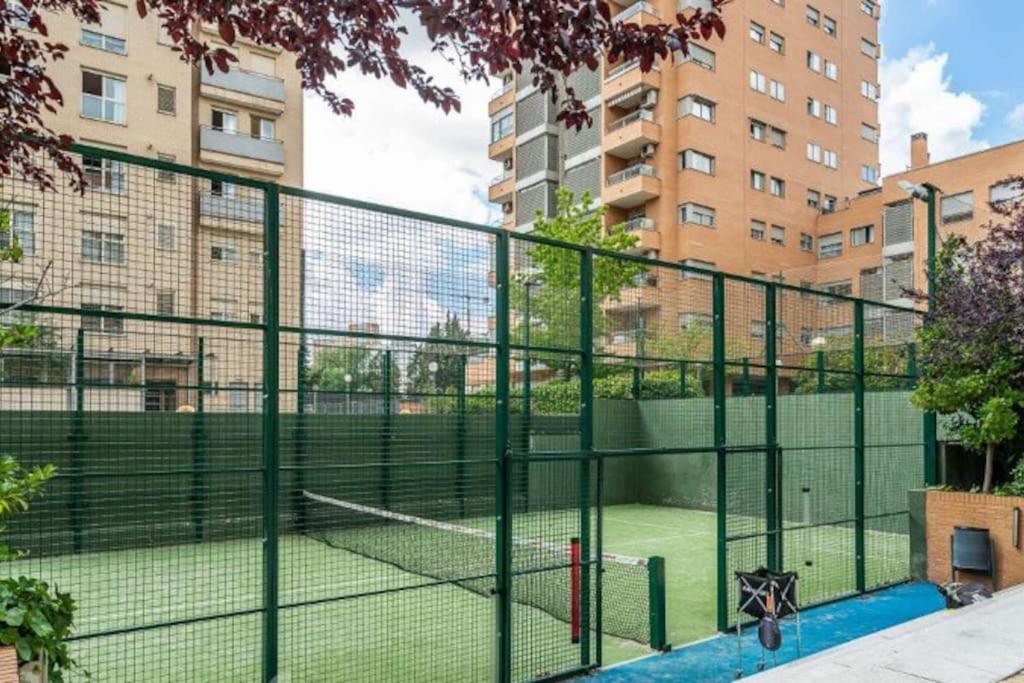 Impresionante Apartamento De 4 Dormitorios 3 Banos Y 2 Plazas De Garaje Madrid Luaran gambar