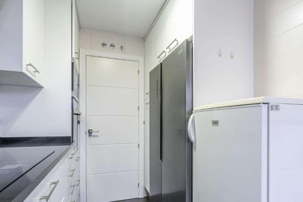 Impresionante Apartamento De 4 Dormitorios 3 Banos Y 2 Plazas De Garaje Madrid Luaran gambar