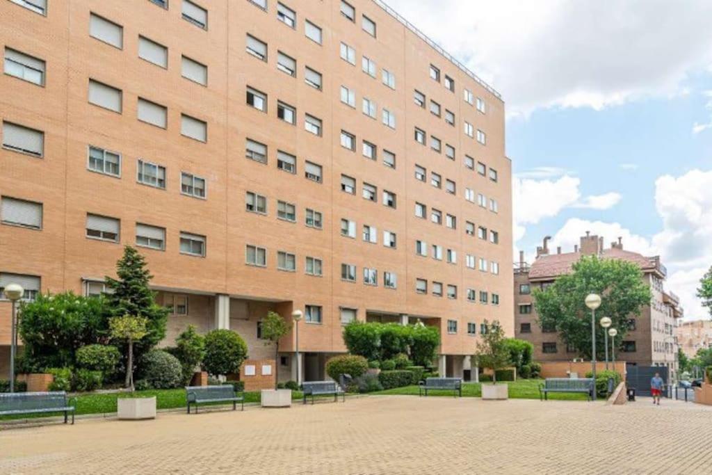 Impresionante Apartamento De 4 Dormitorios 3 Banos Y 2 Plazas De Garaje Madrid Luaran gambar